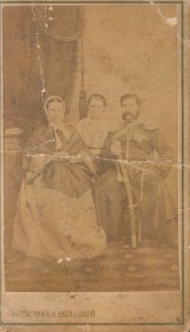 Сотник Григорий Михайлович Волик с женой и дочерью. Фотография. 1870 год